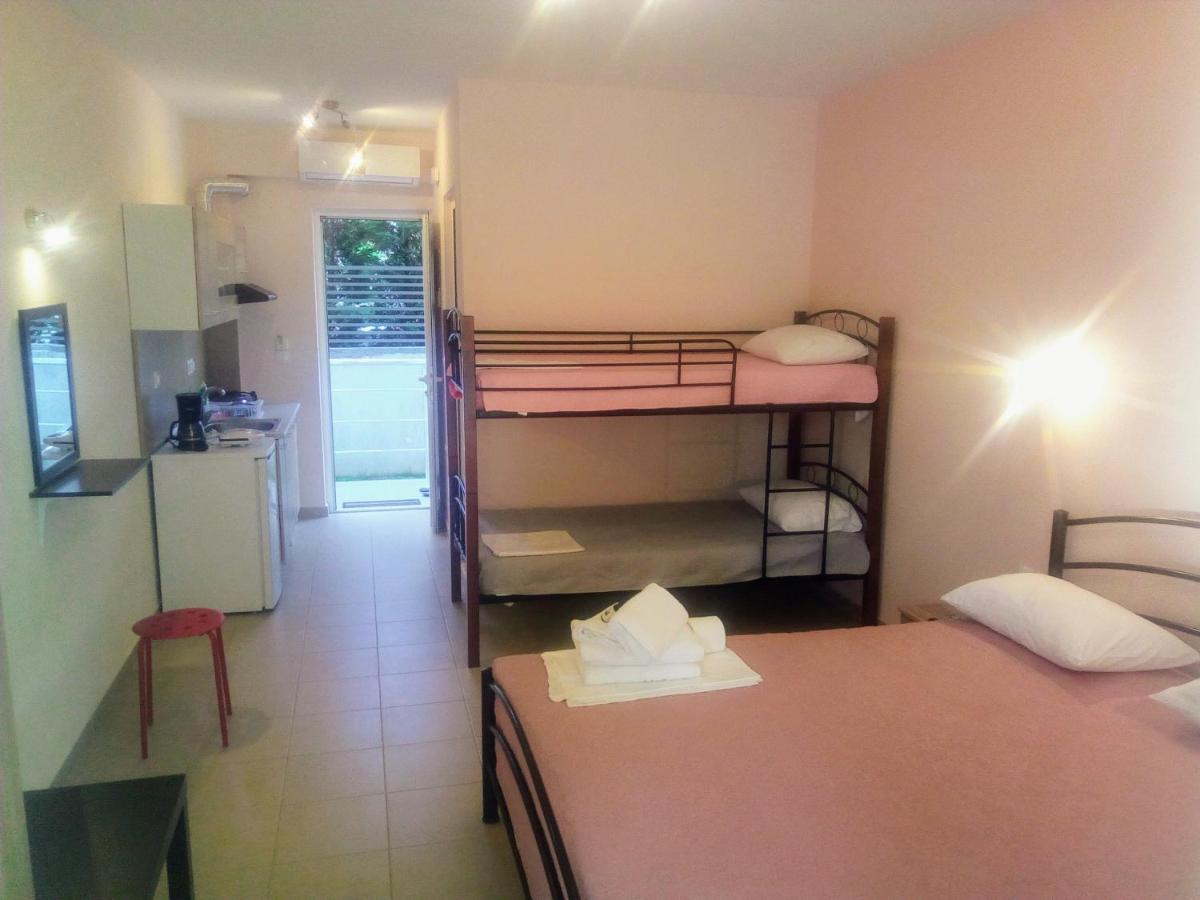Persefoni Rooms Apartments & Mezonetes Торони Екстериор снимка