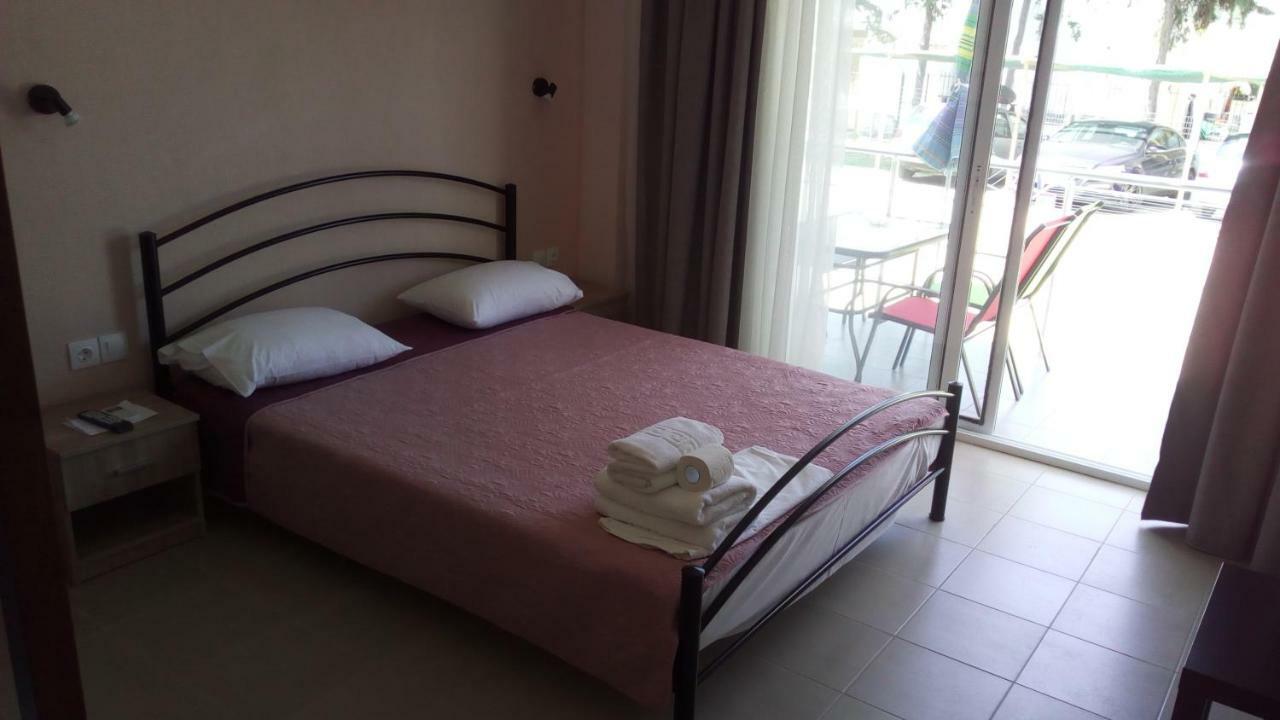 Persefoni Rooms Apartments & Mezonetes Торони Екстериор снимка